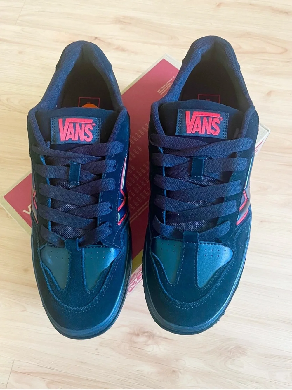 Vans Upland Shoes Black Red Mens 11.0 US